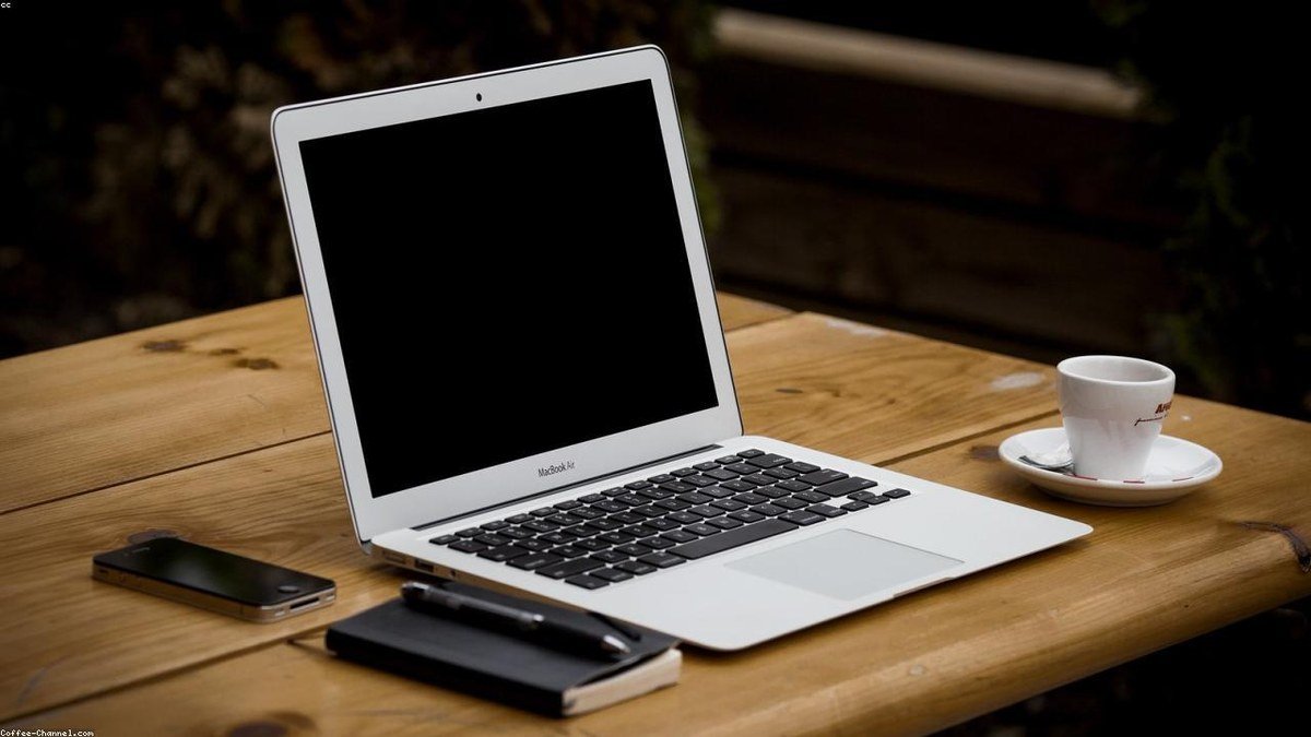 How to Start a Newsletter and Make Money From Your Blog (Complete Guide) realistic image