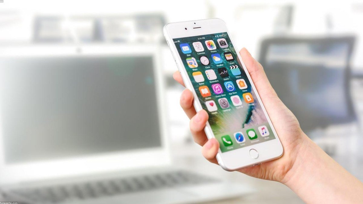 How to Transfer Photos from Phone to Laptop Without Losing Quality realistic image